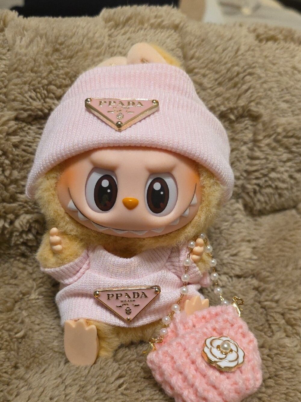 Designer-Inspired Outfit with Pink Knit Purse, Sweater & Hat - Picture 3 of 4